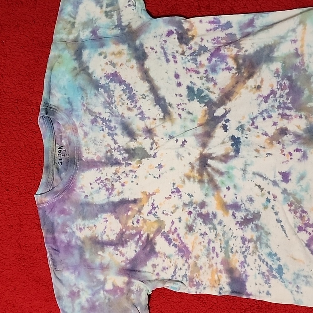 DIY tie-dyed Gildan shirt